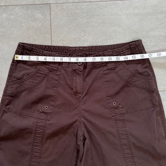 Brown cropped cargo pants w cool pockets & fun toggle at hem. Cotton w stretch! - Picture 6 of 11